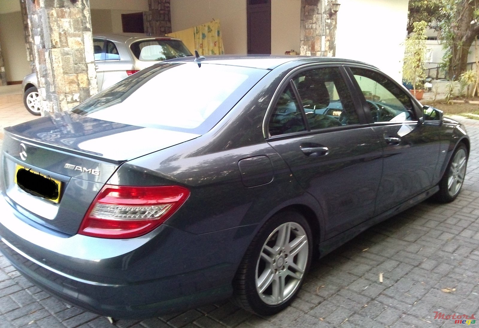 2011' Mercedes-Benz C-Class photo #3