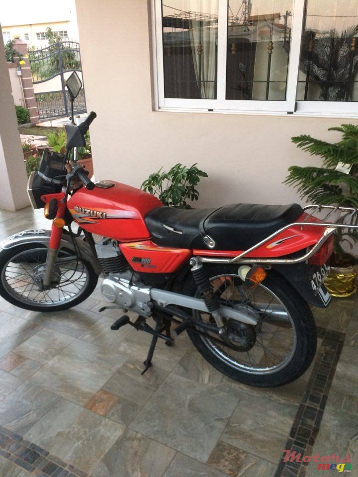 2010' Suzuki photo #3