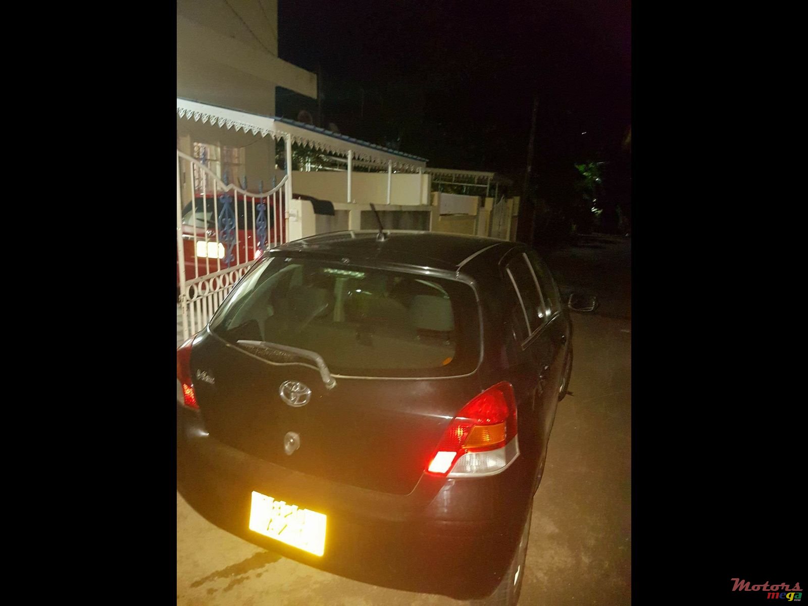 2010' Toyota Vitz photo #2