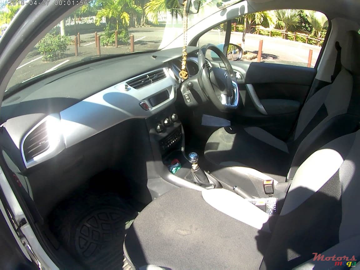 2010' Citroen C3 photo #3