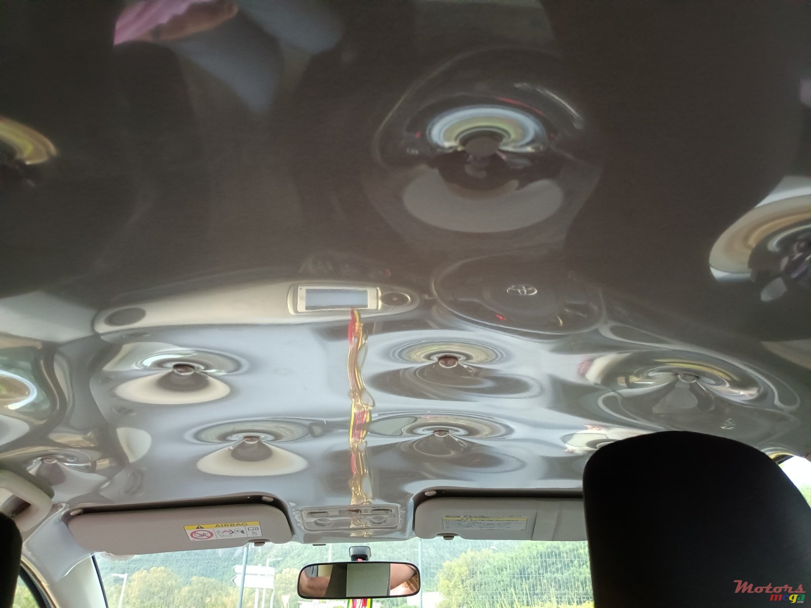 2012' Toyota Vitz photo #2