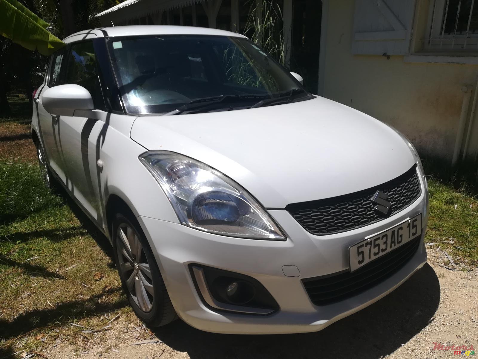 2015' Suzuki Swift photo #1