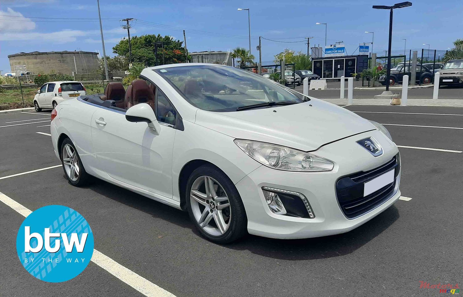 2013' Peugeot 308 photo #1