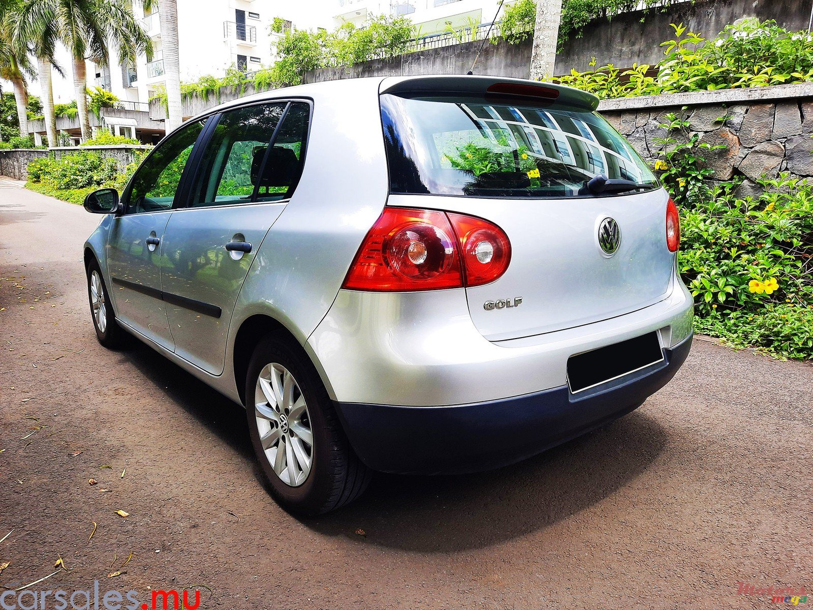 2009' Volkswagen Golf 1.4 Hatchback photo #4