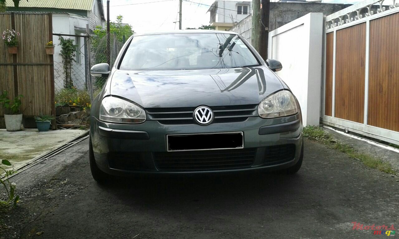 2004' Volkswagen Golf V photo #2