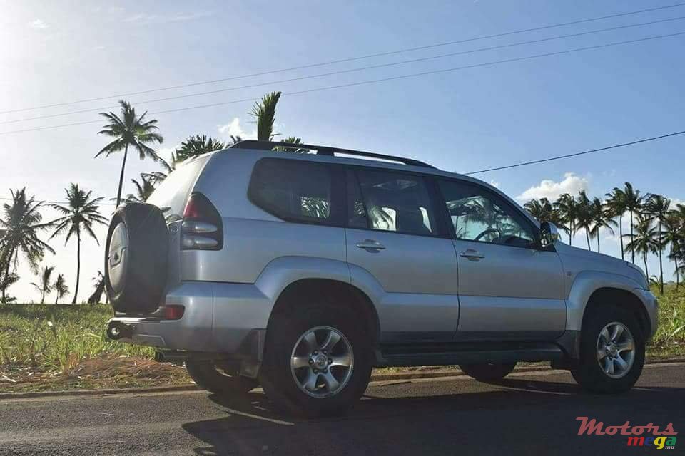 2006' Toyota Land Cruiser Prado photo #4