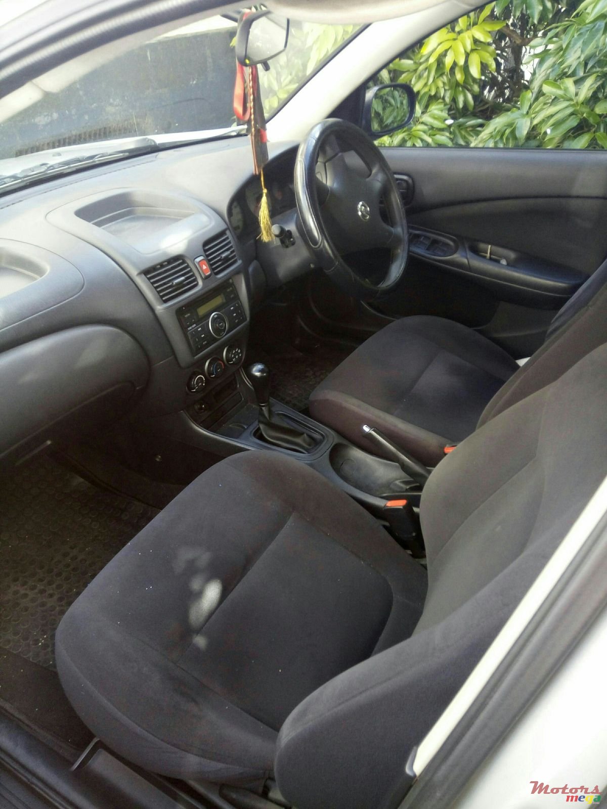 2011' Nissan Sunny photo #5