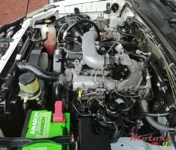 2015' Toyota Hilux photo #3