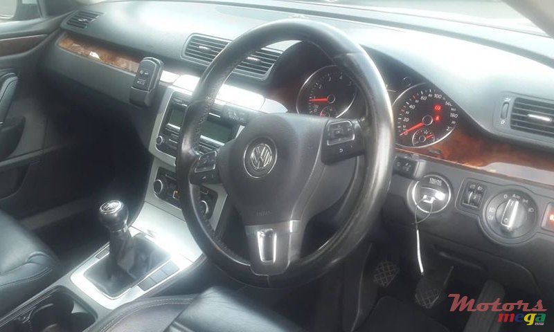2011' Volkswagen Passat CC photo #2