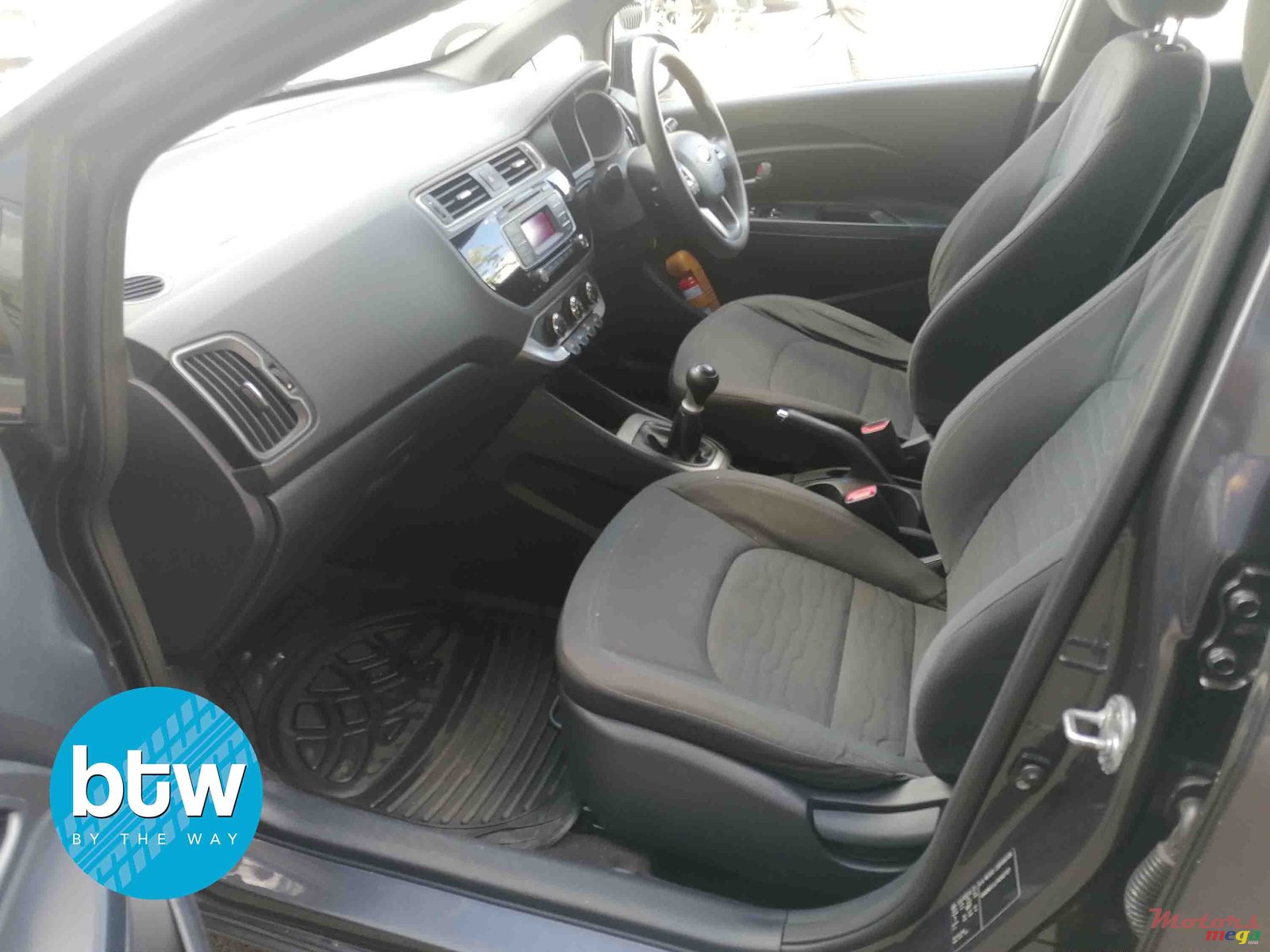 2015' Kia Rio photo #4