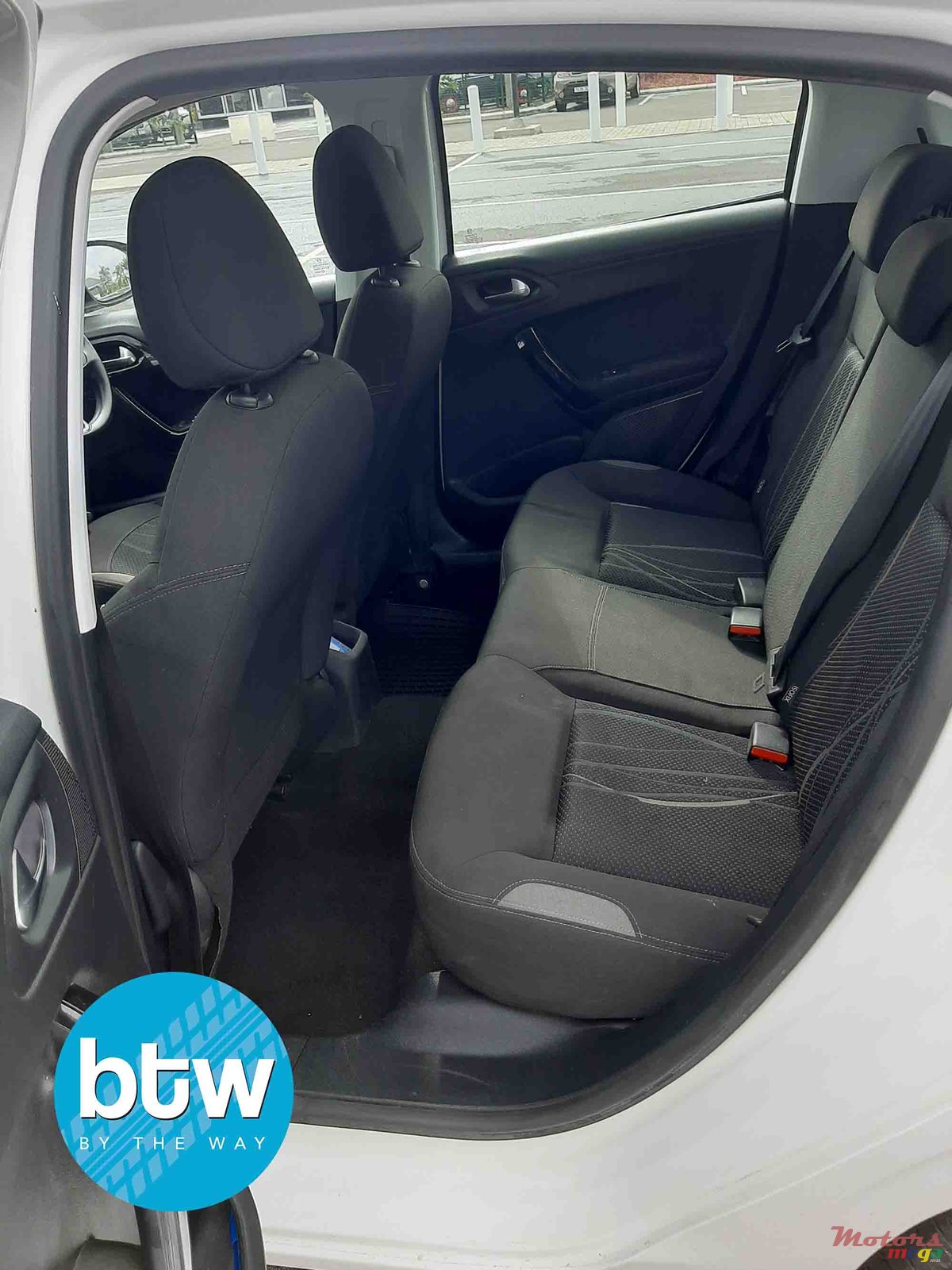 2013' Peugeot 208 photo #4