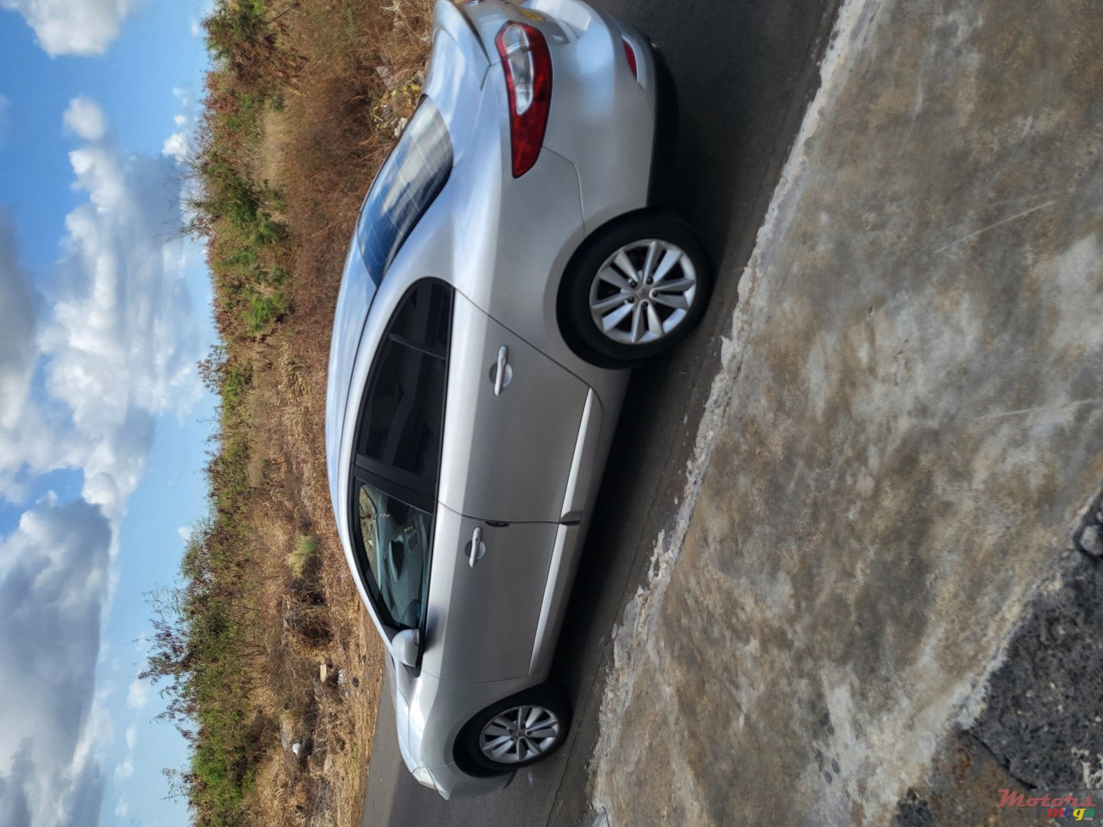 2012' Renault Fluence photo #4