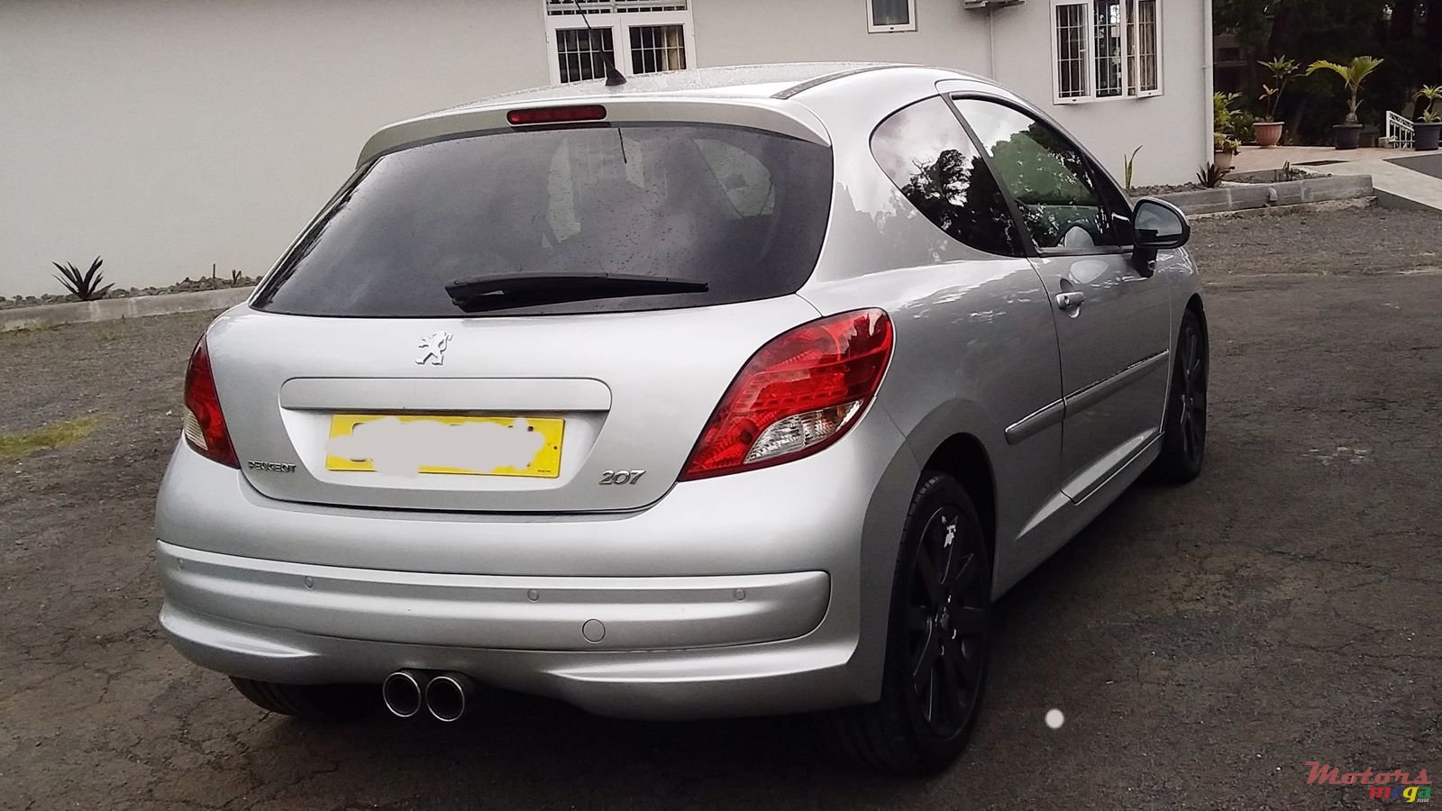 2011' Peugeot 207 GTi photo #4