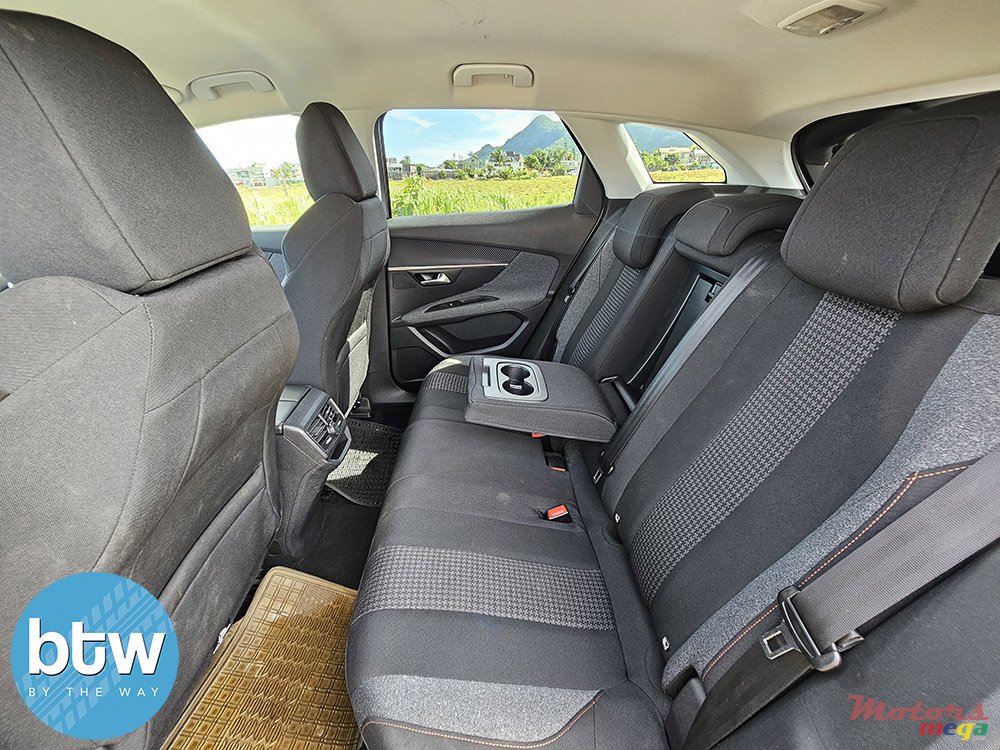 2018' Peugeot 3008 photo #6