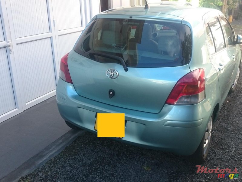 2009' Toyota Vitz photo #2