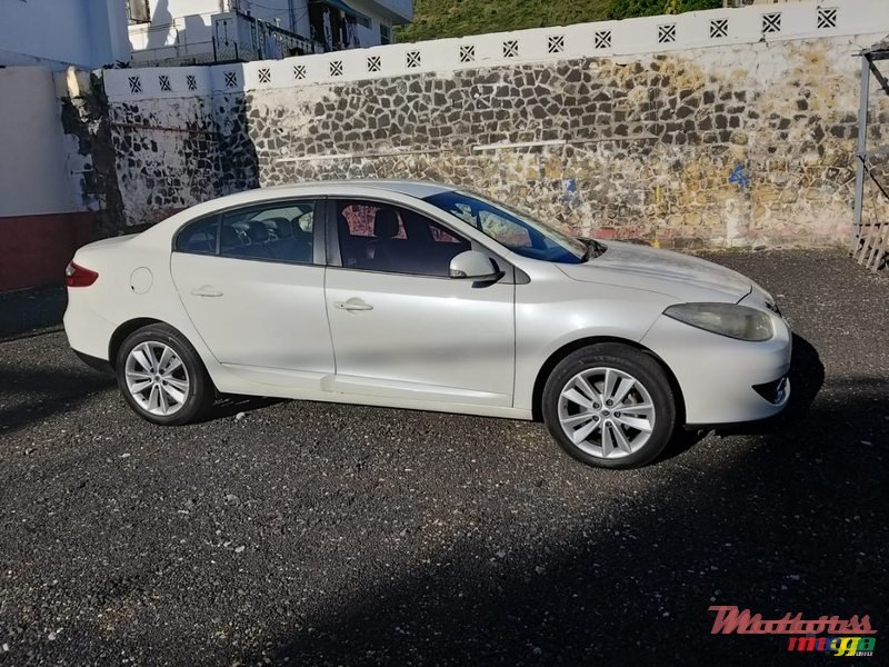 2013' Renault Fluence photo #5