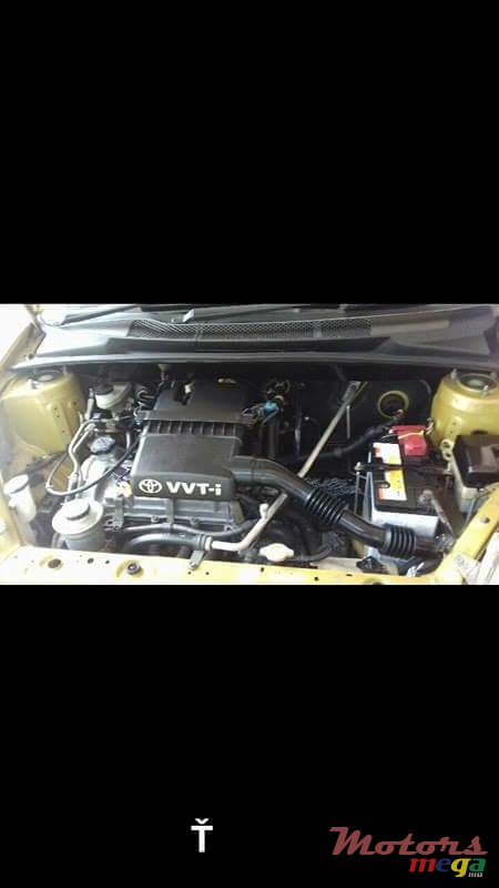 2000' Toyota Vitz None photo #2