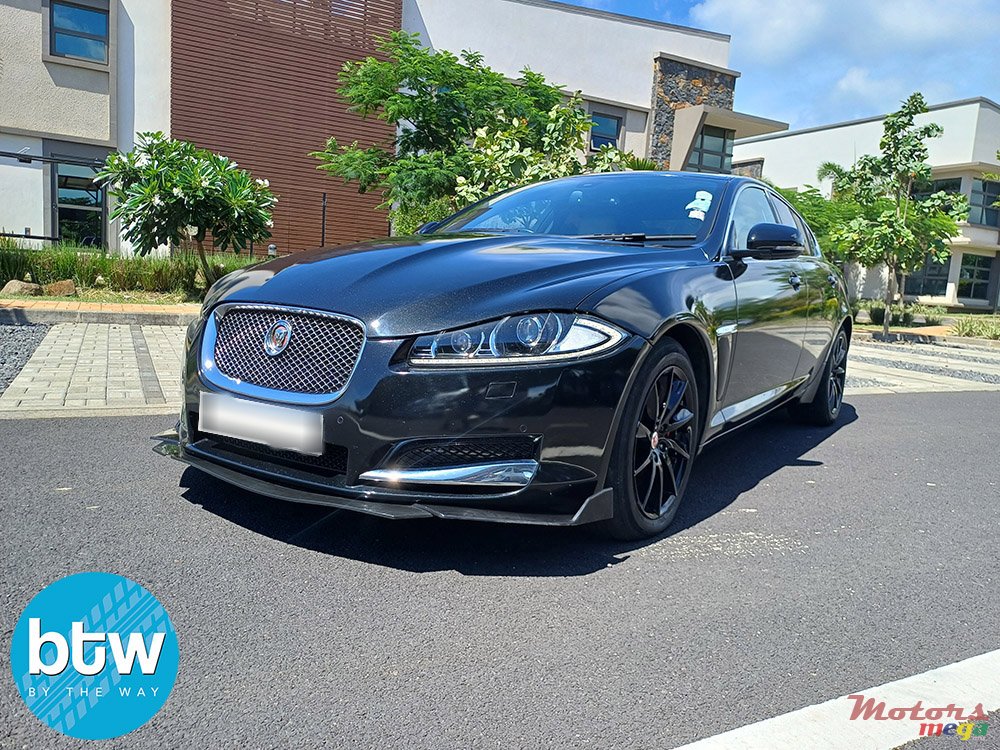 2014' Jaguar XF photo #2