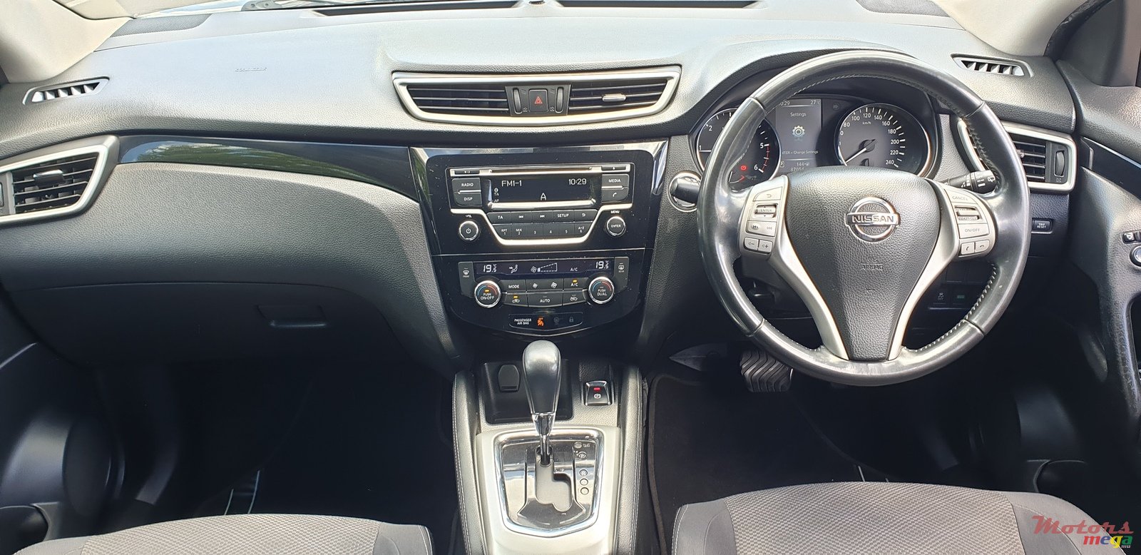 2015' Nissan Qashqai Acenta 1.6 TDI photo #6