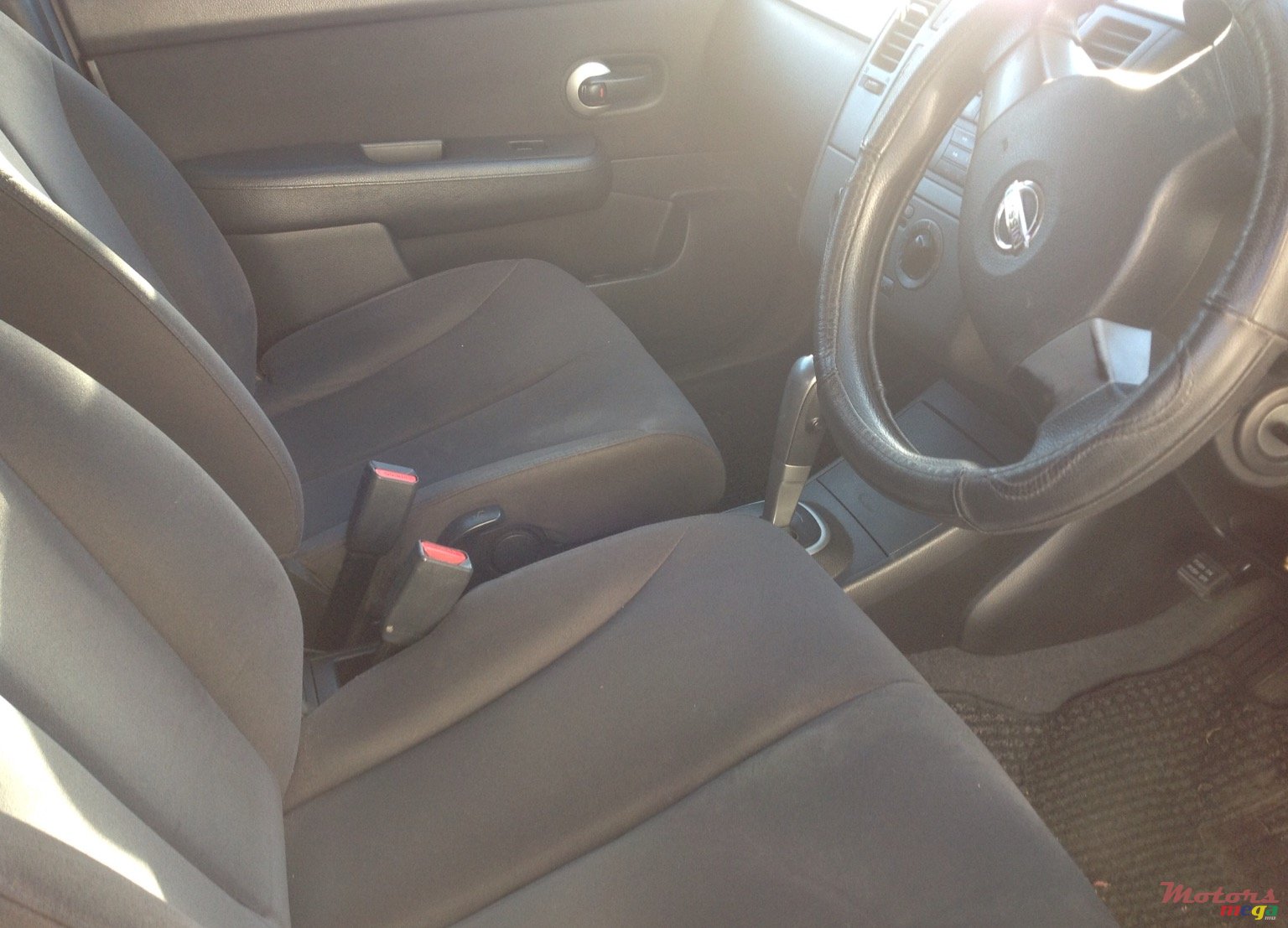 2006' Nissan Tiida photo #2