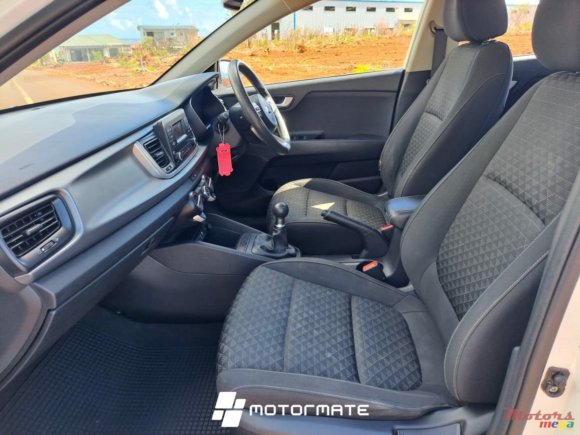 2018' Kia Rio photo #5