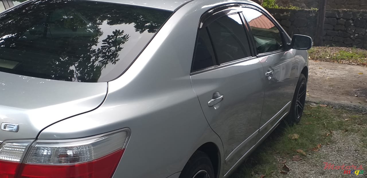 2009' Toyota Premio photo #2