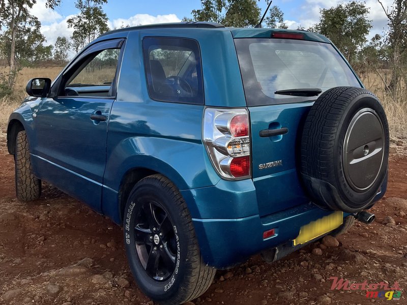 2009' Suzuki Grand Vitara 3-door AWD photo #3