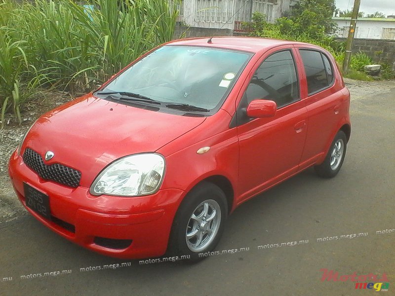 2002' Toyota Yaris vitz photo #1