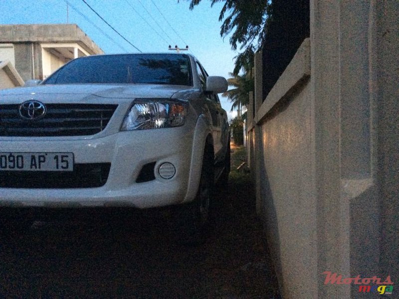 2015' Toyota Hilux photo #1