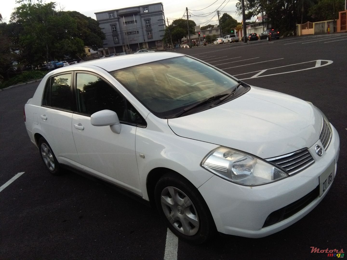 2005' Nissan Tiida photo #1