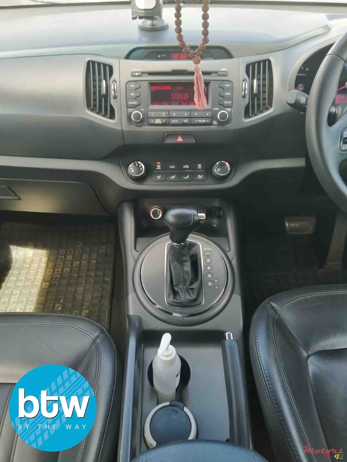 2012' Kia Sportage AWD photo #4