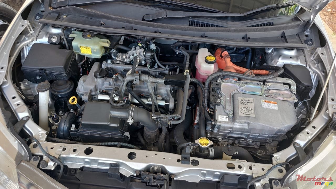 2013' Toyota Axio photo #4