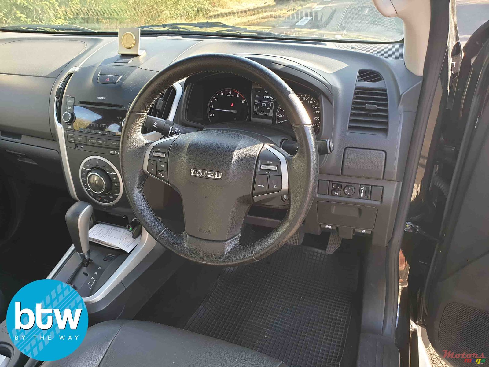 2015' Isuzu KB Series 300 2WD photo #6