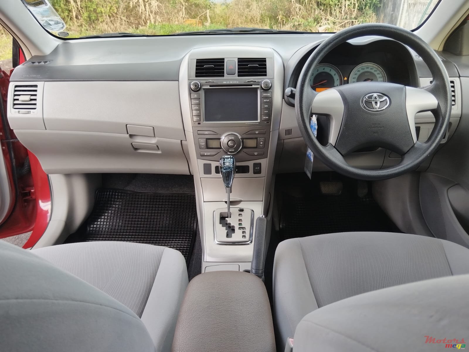 2014' Toyota Corolla Japan photo #3