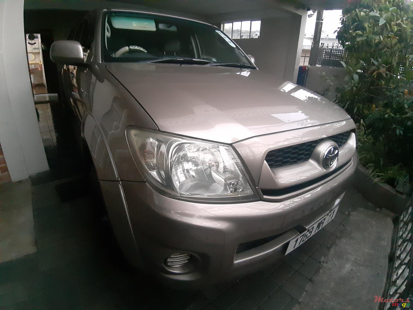 2011' Toyota Hilux 4X4 photo #1