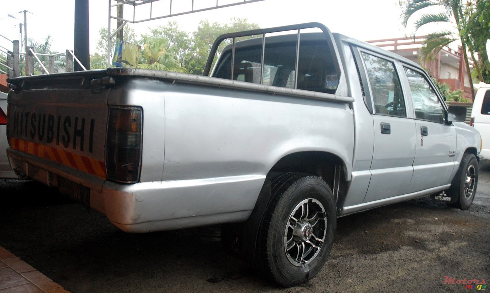 1996' Mitsubishi L 200 4X2 photo #1