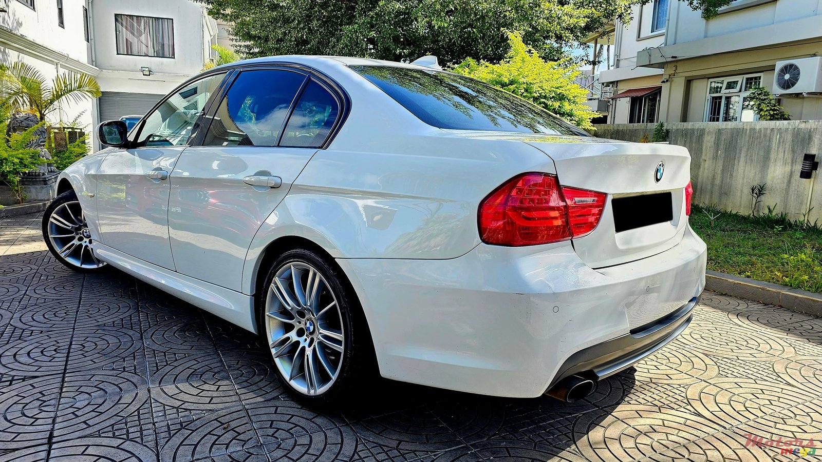 2010' BMW 318 BMW 318D photo #1