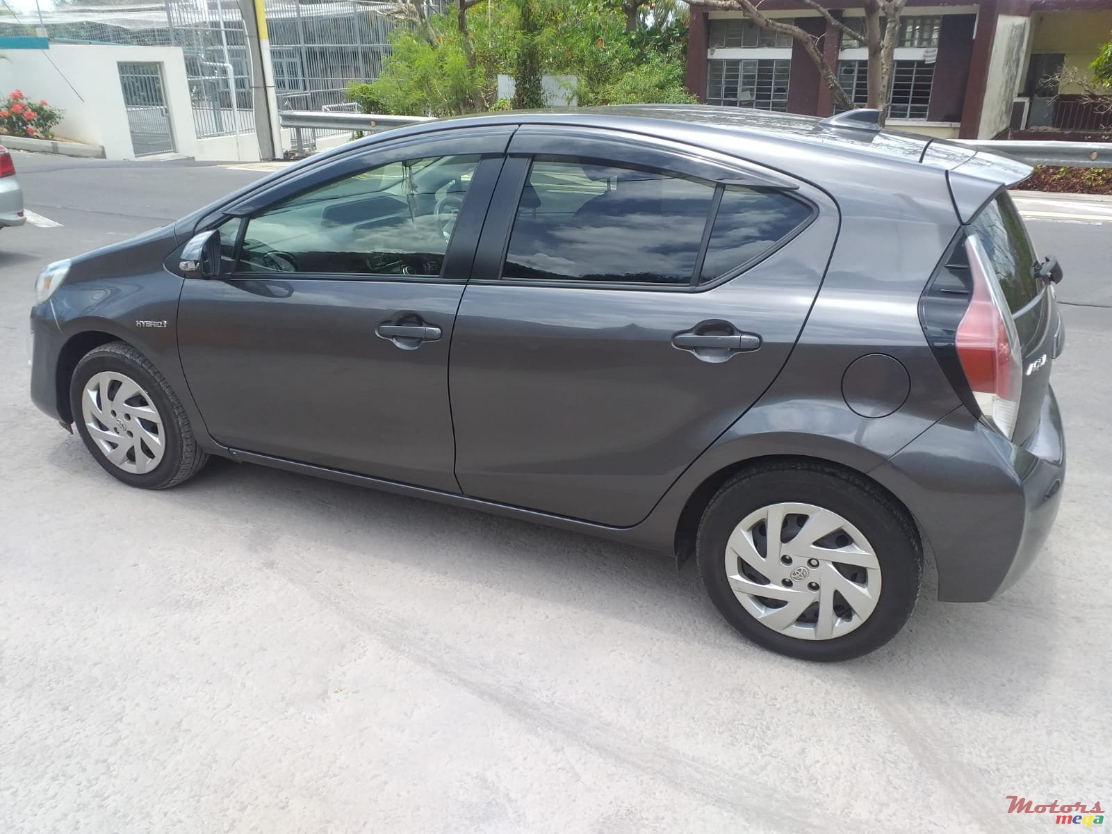 2015' Toyota Aqua photo #4