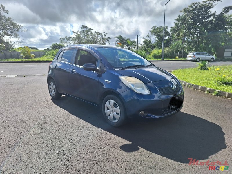 2007' Toyota Vitz photo #2