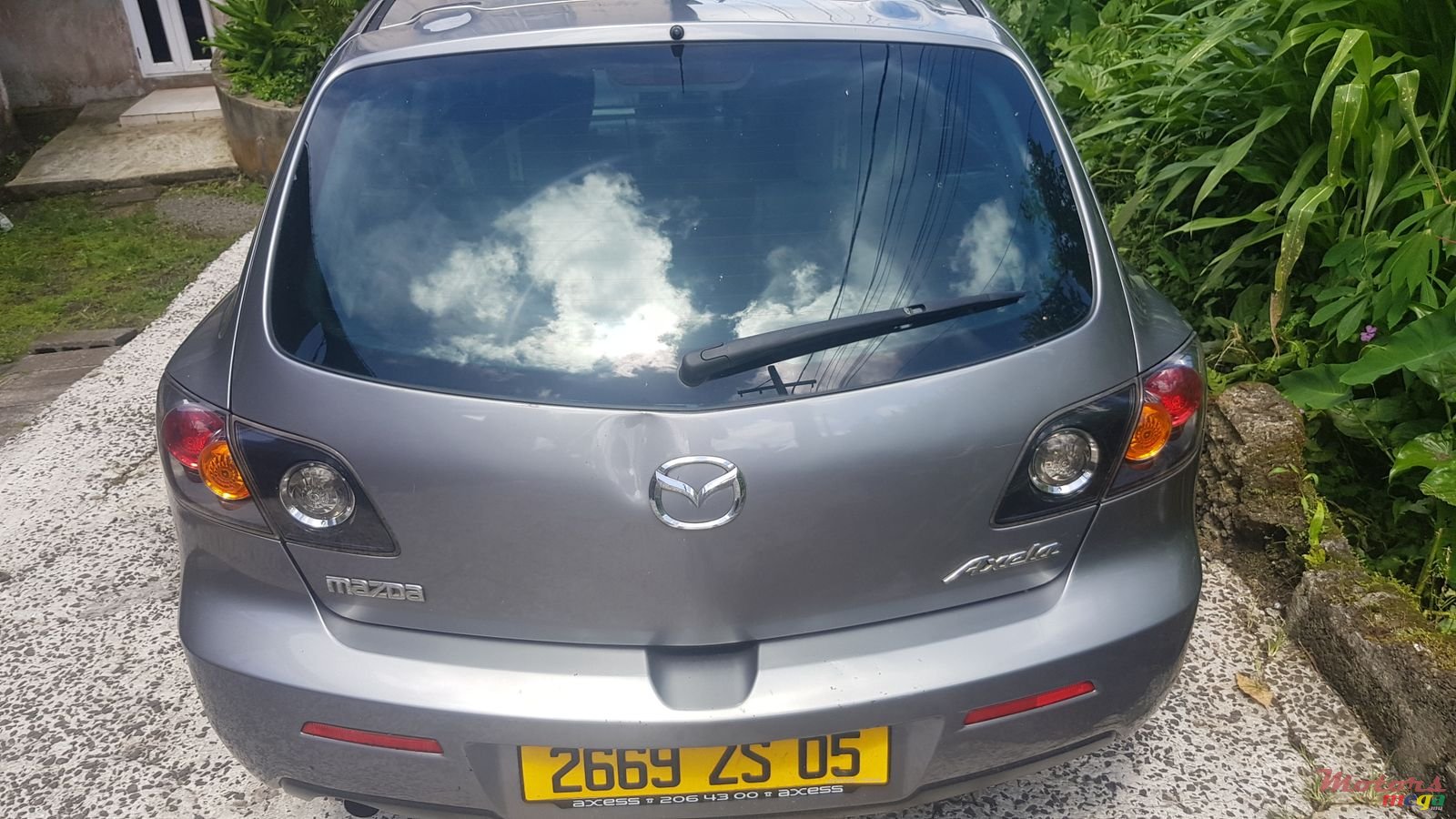 2005' Mazda 3 hatchback photo #2