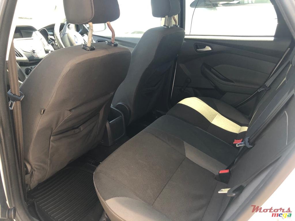 2012' Ford Focus photo #5