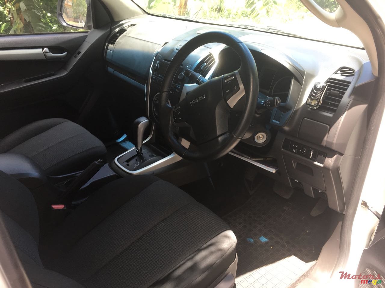 2016' Isuzu D-Max photo #2