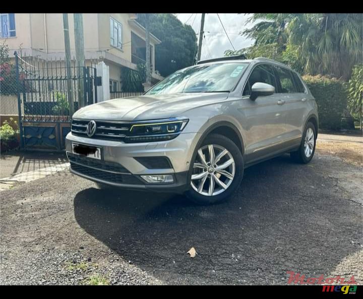 2017' Volkswagen Tiguan Allspace photo #5