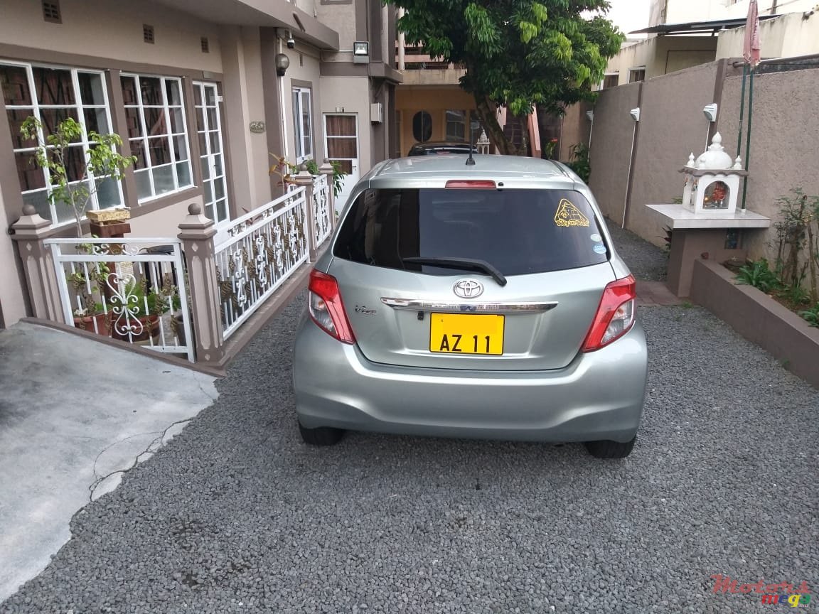 2011' Toyota Vitz photo #2