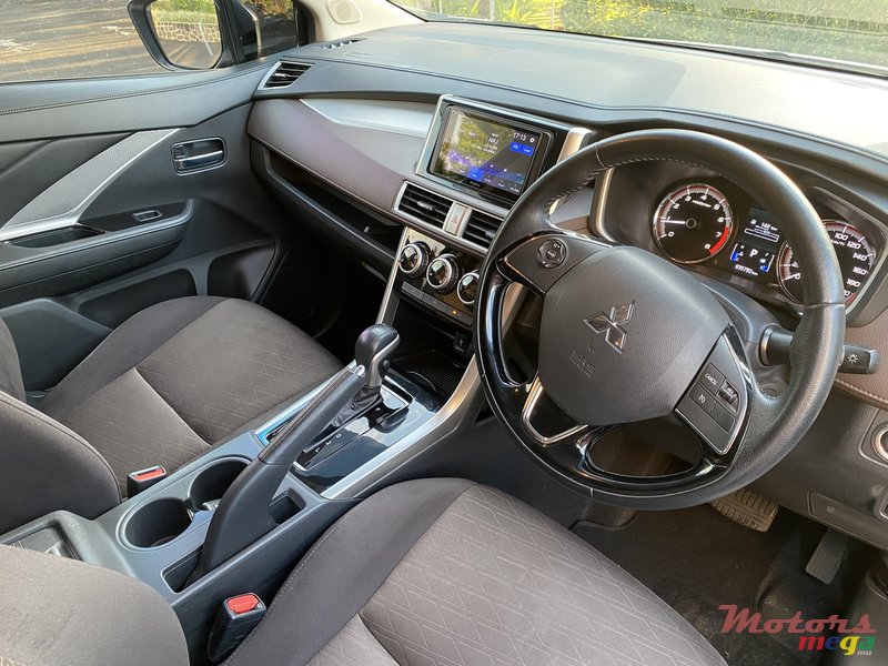 2021' Mitsubishi Expander Cross photo #6