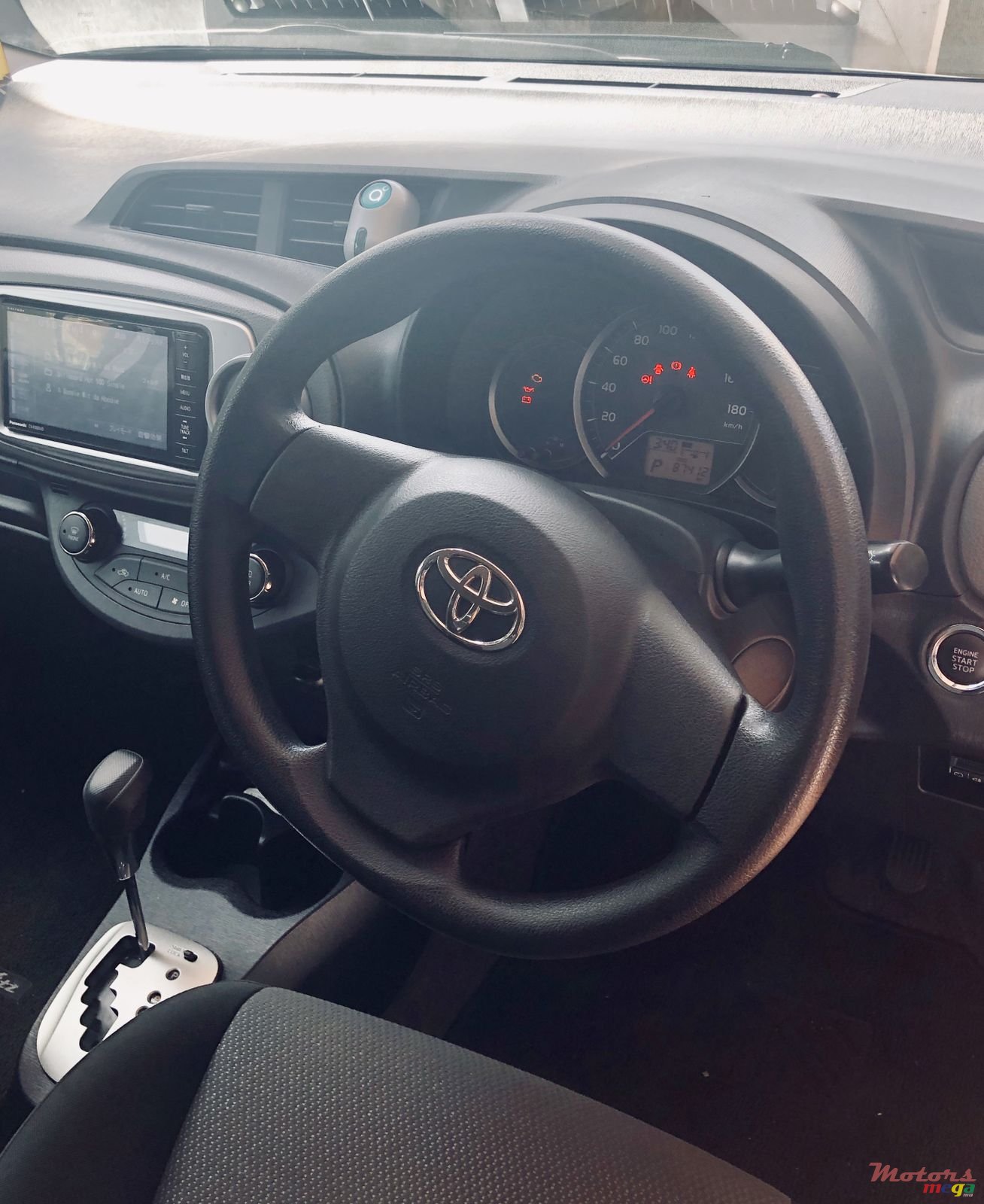 2014' Toyota Vitz photo #3