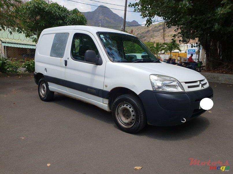 2011' Citroen Berlingo photo #1