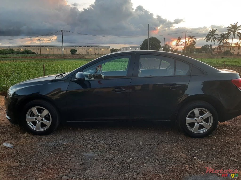 2012' Chevrolet Cruze photo #2