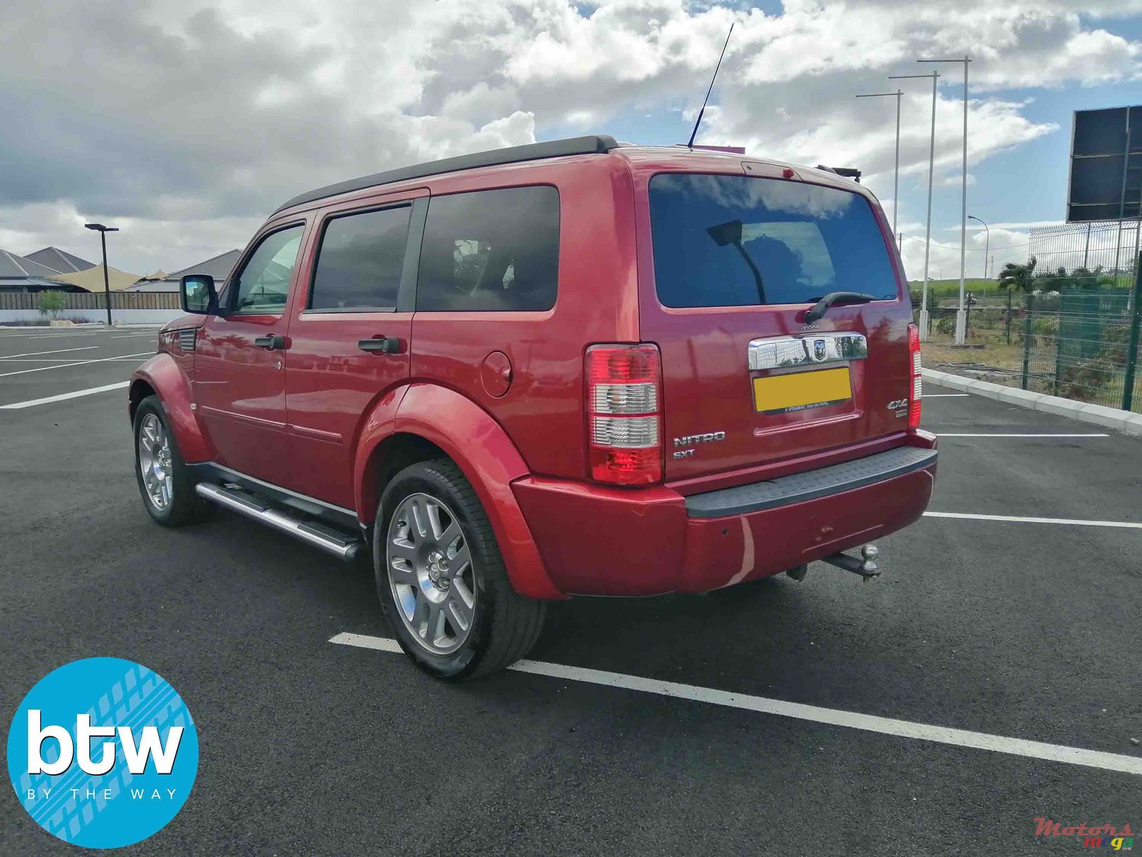 2011' Dodge Nitro SXT 4X4 CRD photo #2