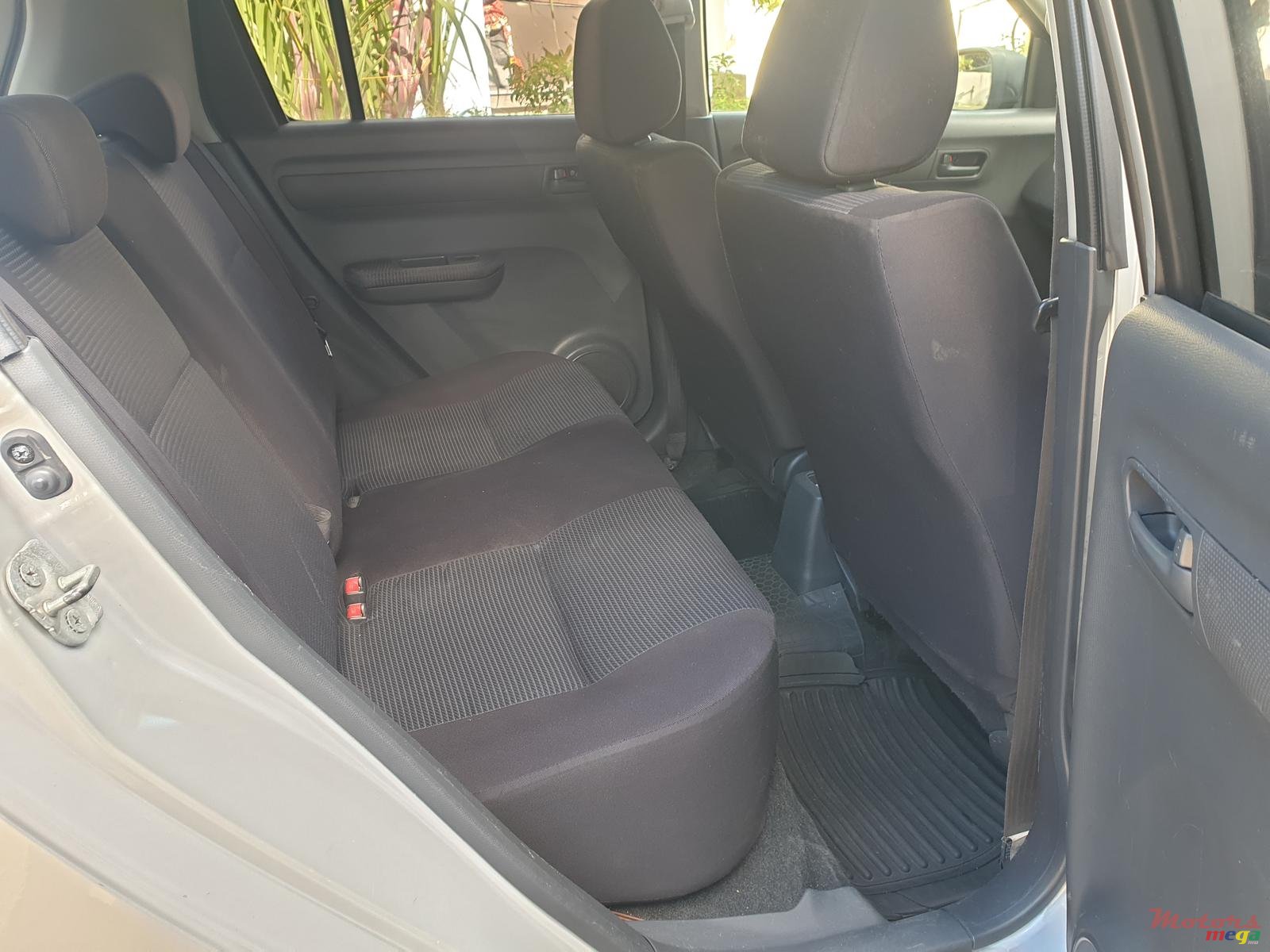 2009' Suzuki Swift photo #7